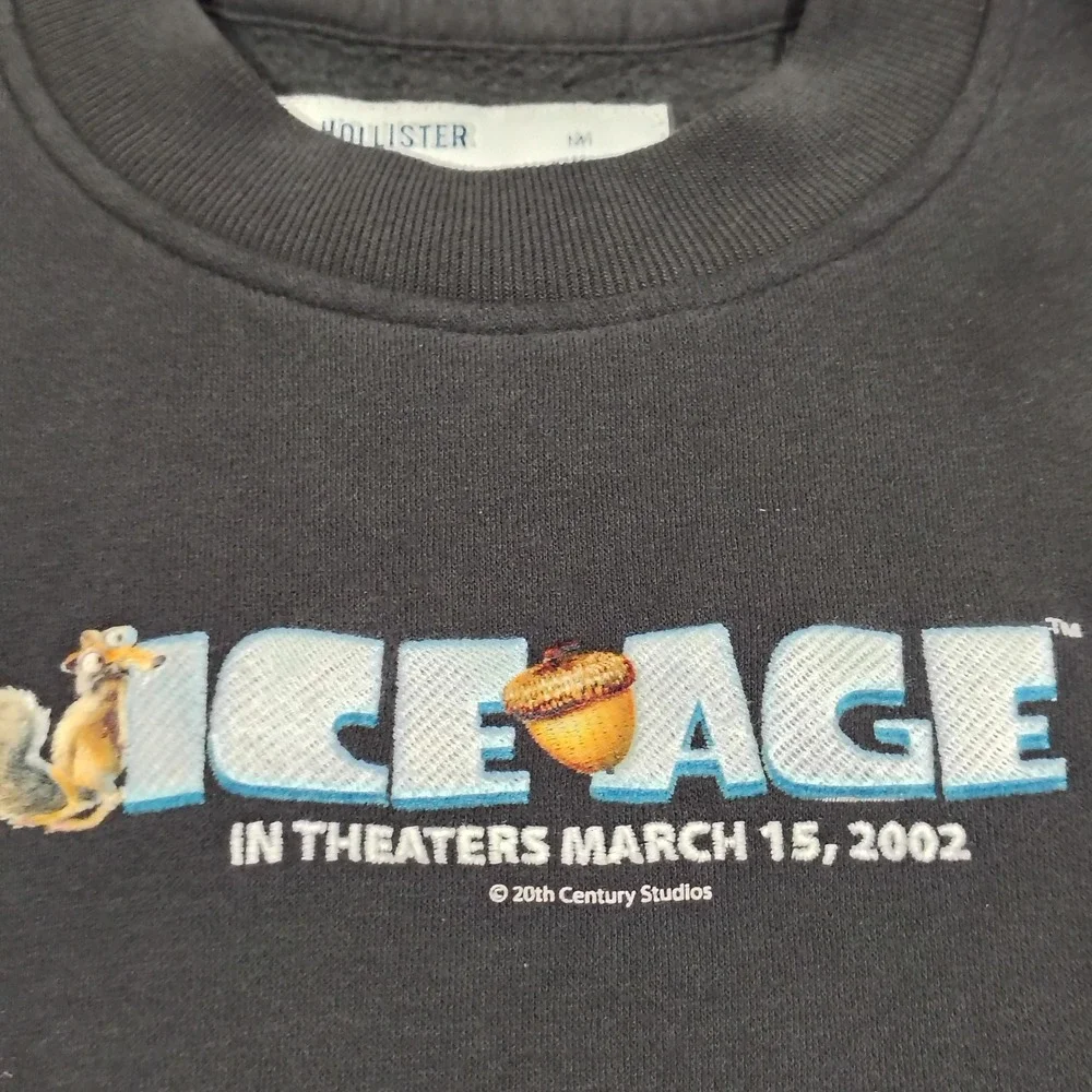 VINTAGE Ice Age Pullover Medium 2002 Hollister Movie Promo Scrat Crewneck